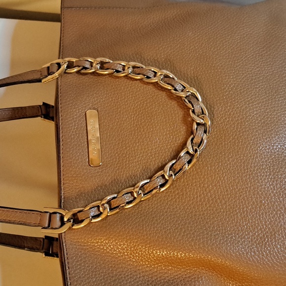 🎆Michael Kors Tan Soft Pebble Leather with Beautiful Gold Hardware - Picture 3 of 13